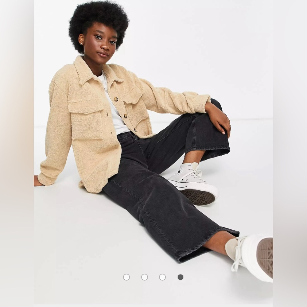 Stradivarius Fleece Shacket in beige - Picture 2 of 6